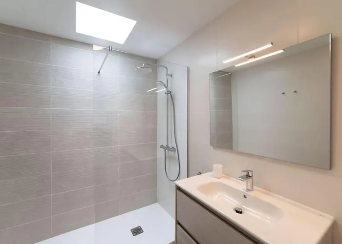 Luxe Verwarmd Zwembad Uitzicht Op De Bergen Rustige Woonwijk